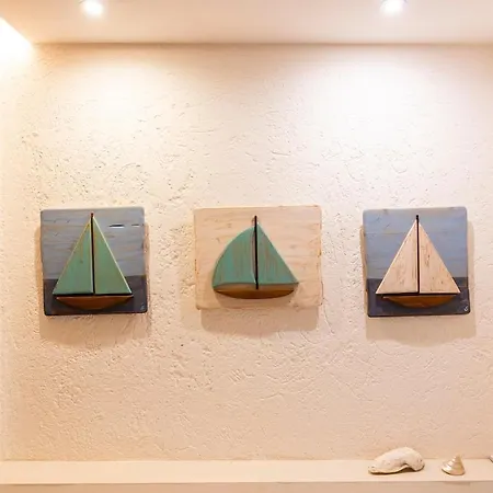 Blue Sail Retreat - Vista Mare & Mini Cinema アパート Santa Reparata
